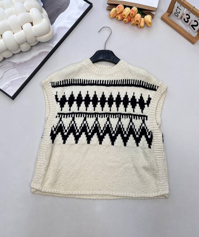 Dioi 2025 New Diamond Pattern Jacquard Knit Vest, made with custom Yb cashmere y