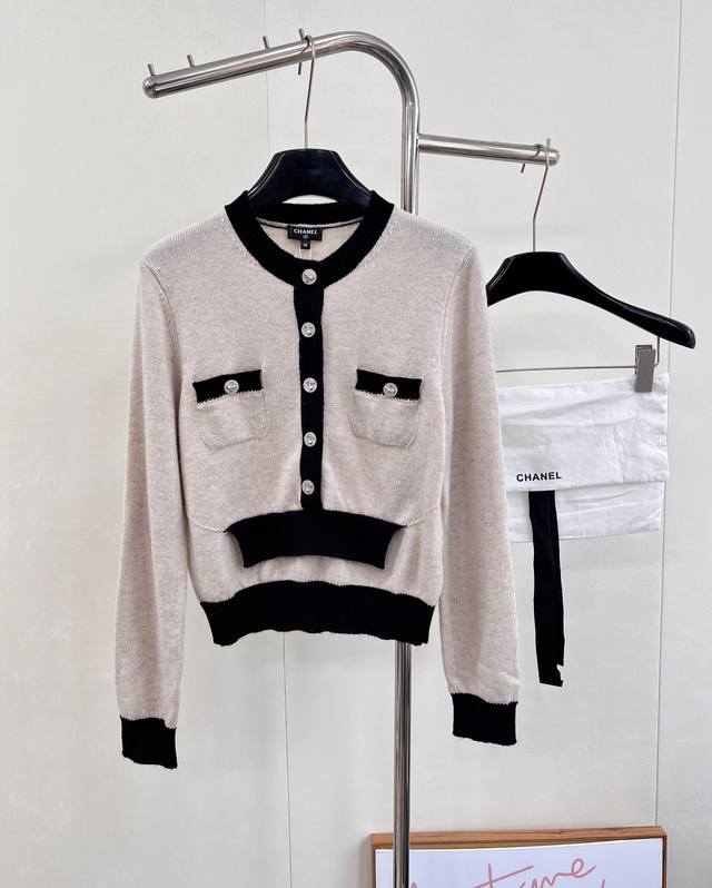 Chanel 2025 New Color-Blocked Pocket Knit Long-Sleeve Top, made with custom Yb c