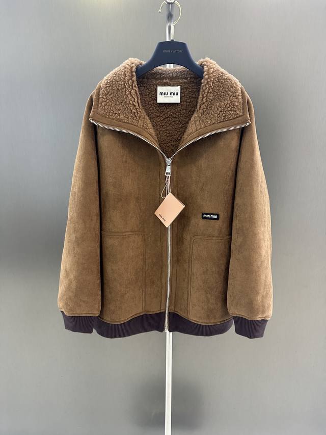 Miumiu Autumn/Winter New Wool Fur Coat Simple and Wide-Leg Design, Casual and St