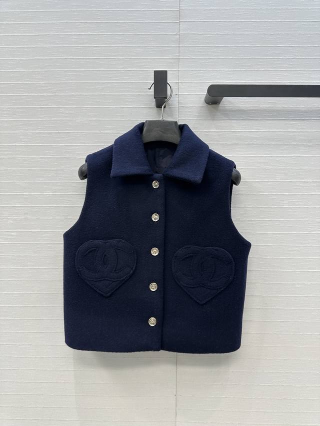 Exclusive First Release: Chanel*25K New Arrival! Elegant wool vest with heart-sh