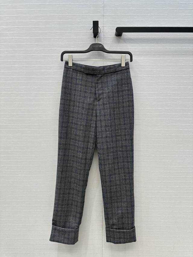 Highly recommend Tho* Brow*25's new arrival: grey plaid rolled-up trousers. The