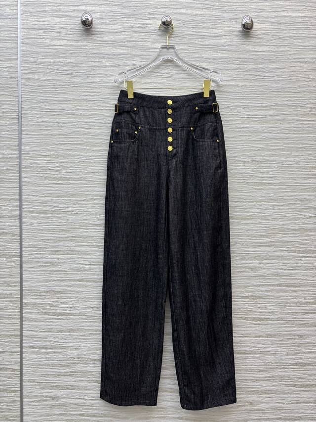 Sizes S, M, L, XL. Sch brand new 25 denim jeans with unique button details and