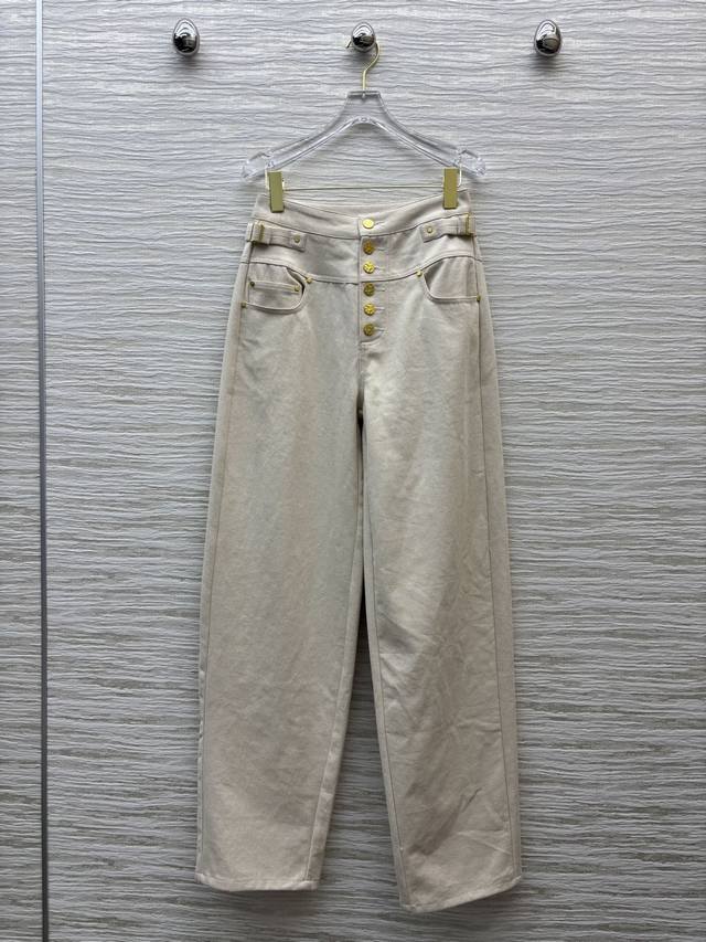 Sizes 4 (Smlxl) Sch brand 25 new style jeans with unique button details and a r