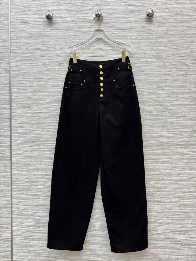 Sch's new 2025 jeans with unique button details and a relaxed fit