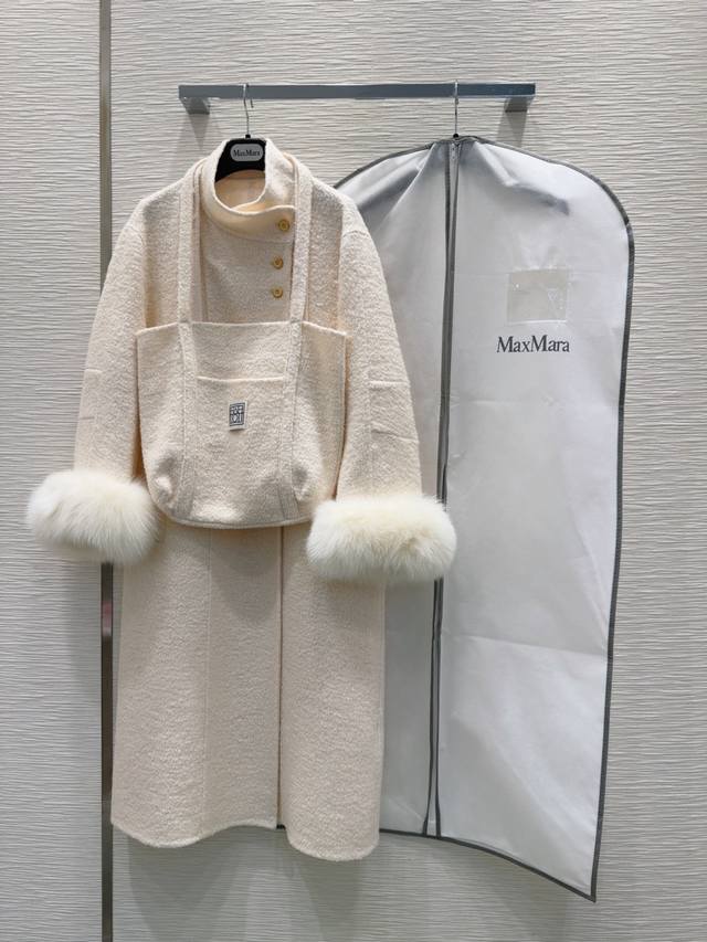 Original quality, top-quality Max Mar*A double-faced wool coat. 100% wool, deta