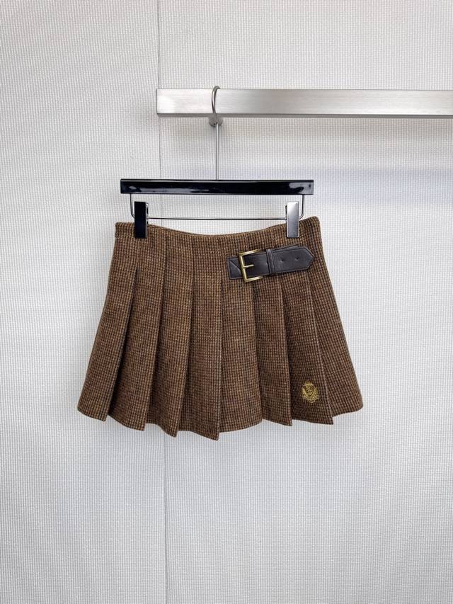 Classic plaid, replicating the British collegiate style, this Teenie Weenie woo