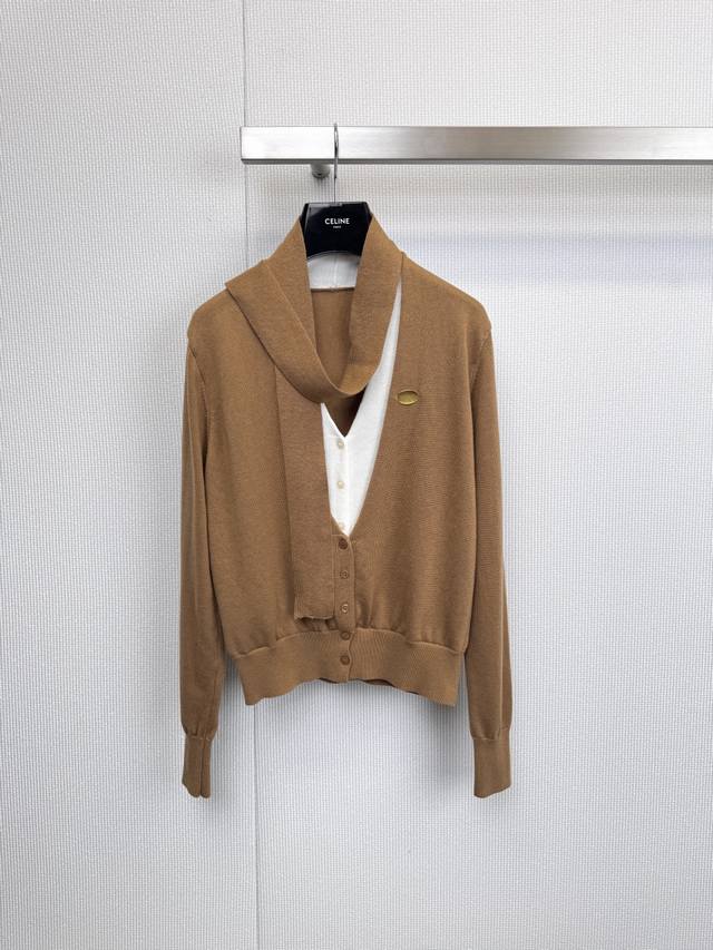 Say goodbye to tedious outfits and embrace high-fashion style. The Lacerta colla