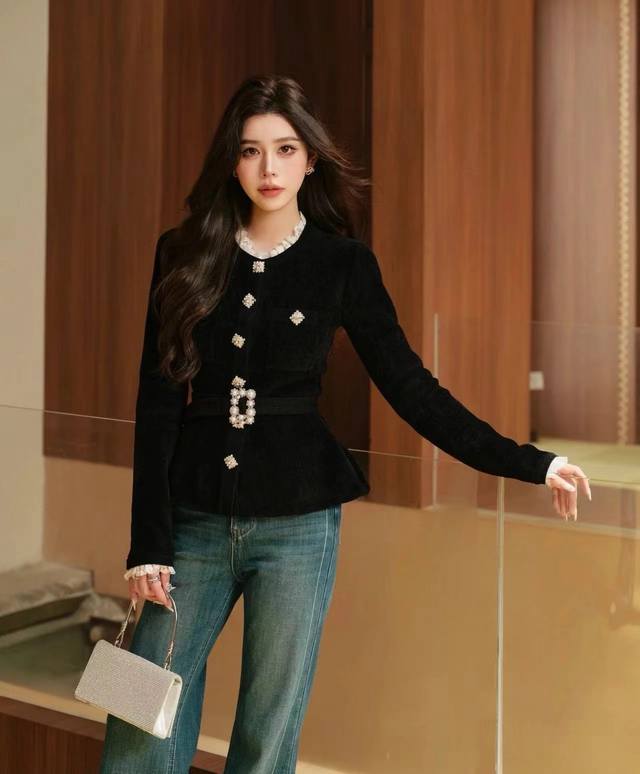 2025 Autumn/Winter New Style Velvet Top with Floral Trim and Rhinestone Buttons