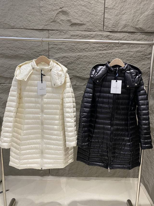 Moncler Fall/Winter 2025 New Arrival: Igelong Hooded Long Down Jacket for Women.