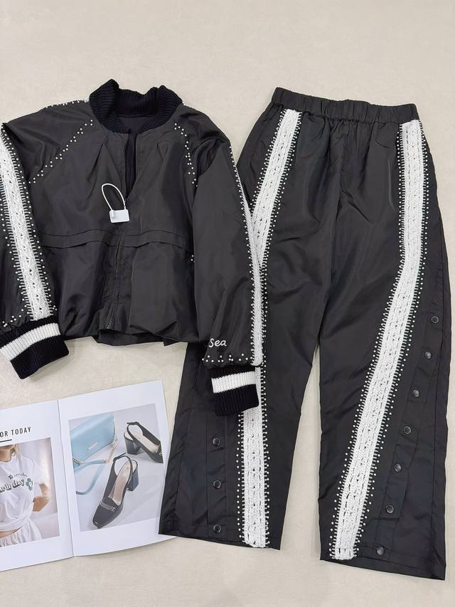 26 Early Spring Runway Sporty Elegant Fashion Set: Hand-crocheted beaded knit st