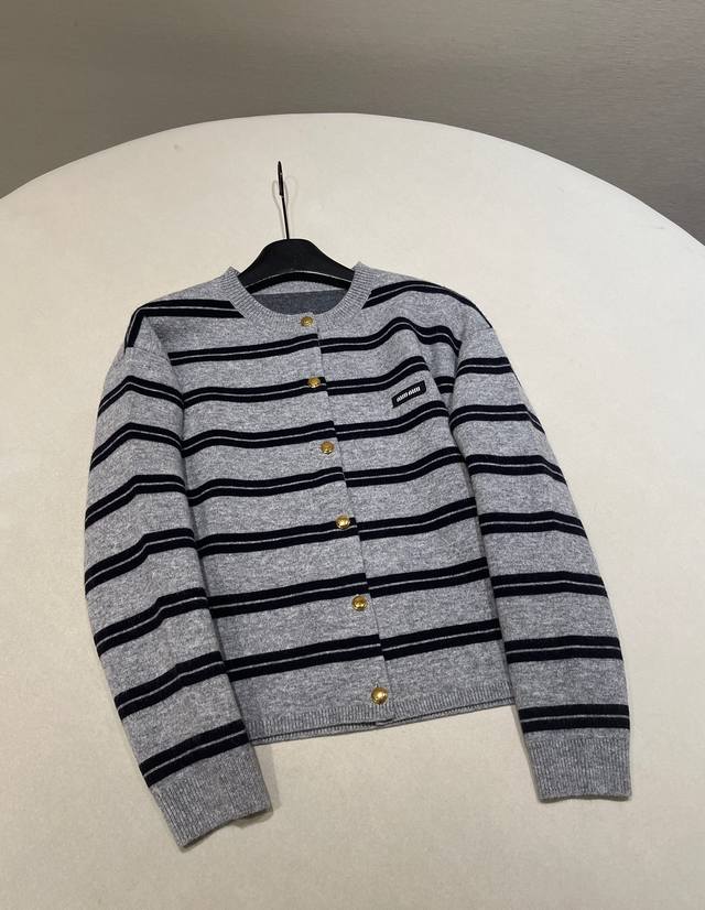 Sizes: SML Mi* 25 Early Autumn New Arrival Letter Logo Crew Neck Striped Knit C