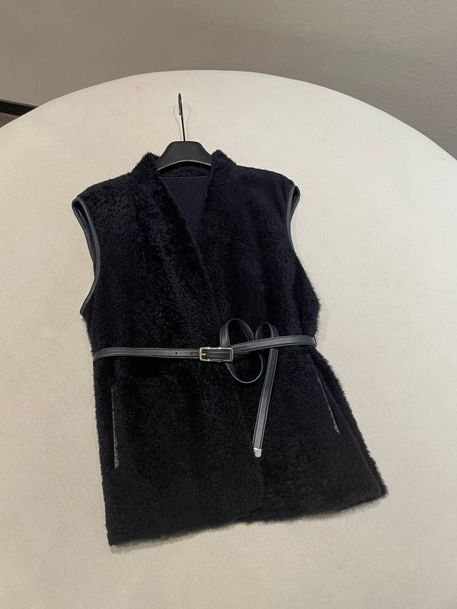 Sizes: ML XL Imported Suede Fur-lined Knitted Waist-cinching Vest A chic and qu