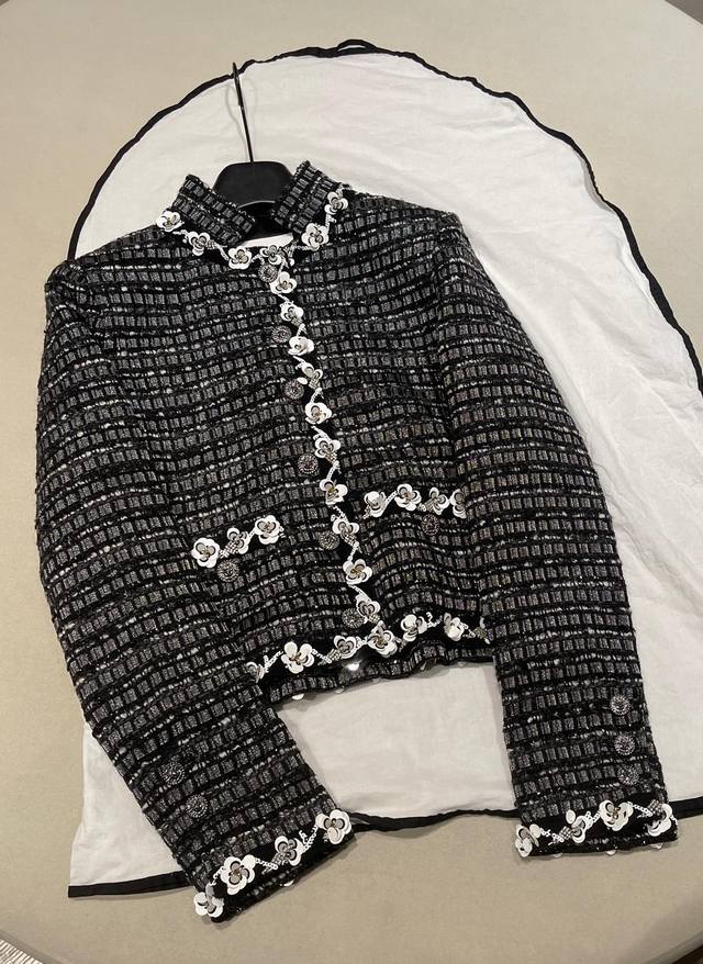 Sizes: 36 38 40 Chanel* 25 Haute Couture Series Heavy-Duty Beaded Sequined Tweed