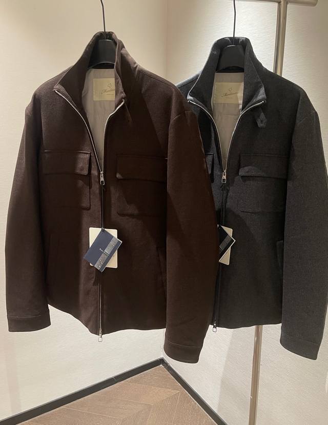 Sizes: 48 50 52 54 Montre Puppy Rainsystem Italian Waterproof Wool and Goose Dow