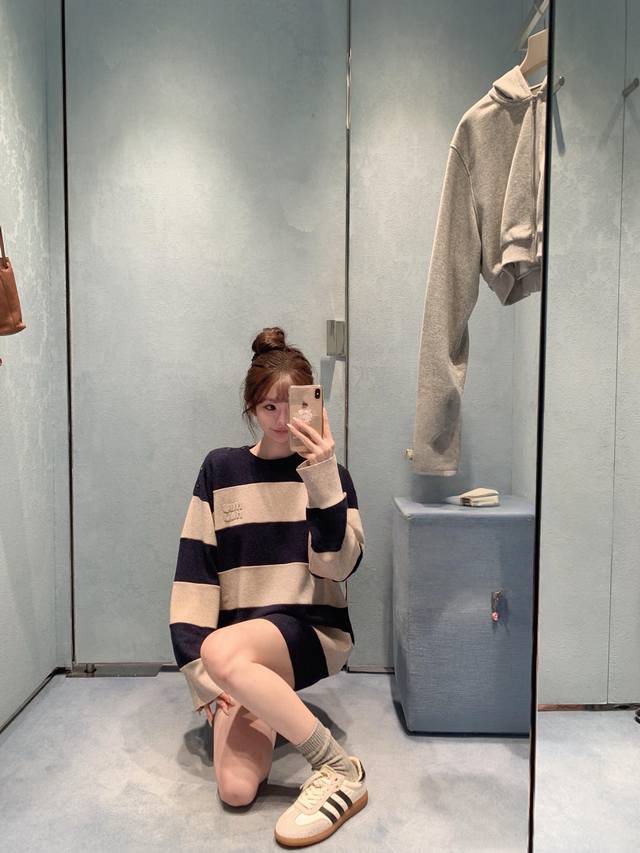 Miumi* 25Fw Early Autumn New Letter Retro Shoulder Button Striped Crew Neck Loos