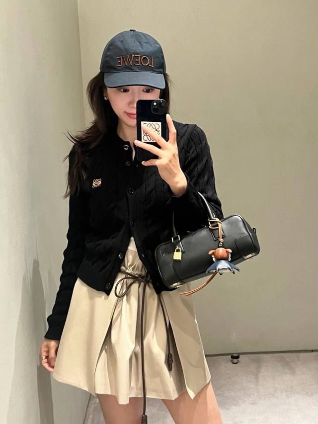 Loew* 25Fw Early Autumn New Micro-logo Embroidered Cable Knit Cardigan | Exclusi