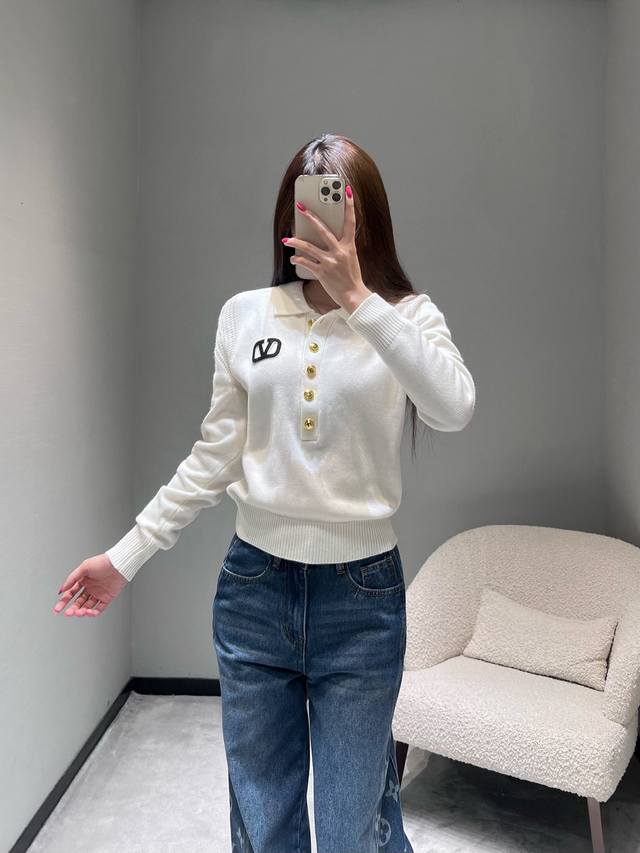 Valenti*O*Fw Autumn/Winter New Collection Collared Knit Sweater. Crafted with a