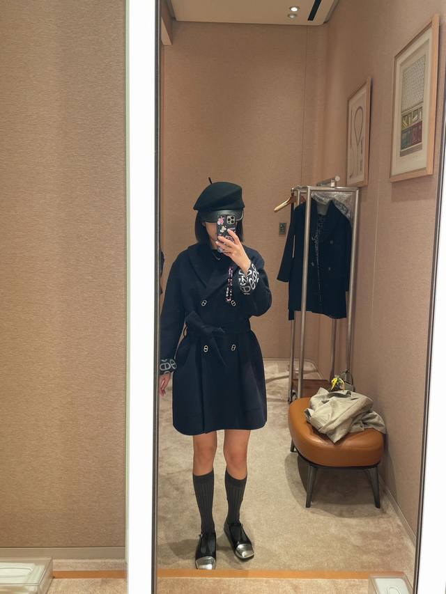 Herm* 25Fw Early Autumn New Pig Nose Button Mid-Length Cashmere Coat | Exclusive