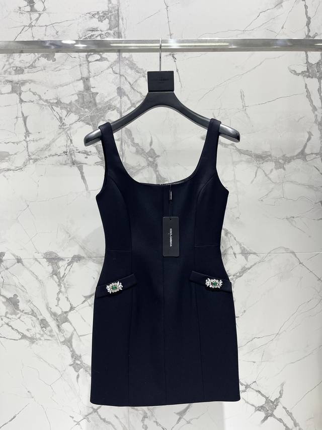 New Sleeveless Fitted Dress with Deep U-Neck Elongates the neckline, highlightin