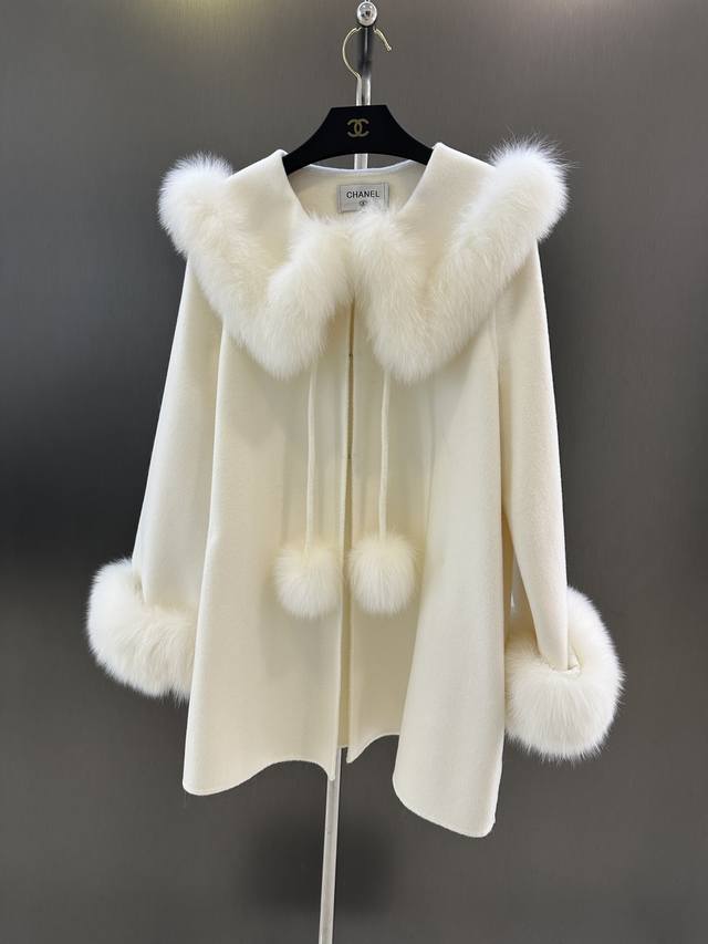 Chane *New Autumn/Winter Chanel-Style Fox Fur and Wool Coat, Imported White Fox