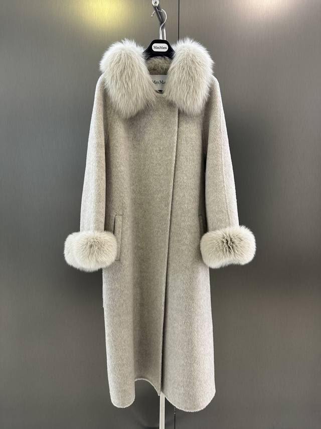 Maxmara *New Autumn/Winter High-Quality Fur Coat with Detachable Fox Fur Collar,