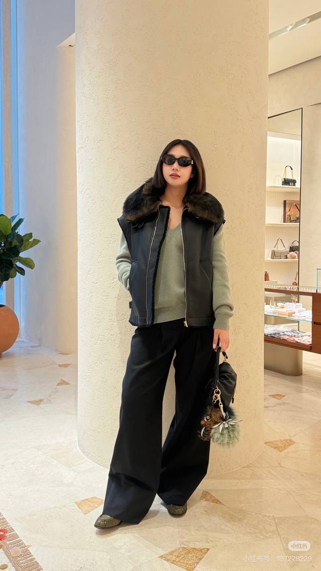 Fendi*2025, New Arrival: F*Ndi Shearling Vest, All Photos are Real!