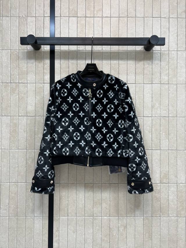 L' s 2025 Autumn/Winter New Monogram Fur Short Jacket. Classic monogram pattern,