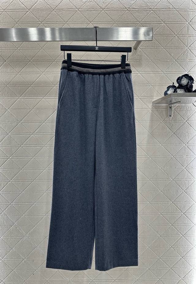 Miu Mi* 25Ax New arrival: Custom-made Yb cashmere and wool color-blocked letter