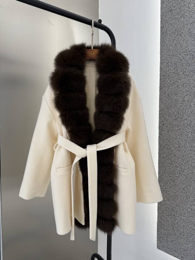 Loro Piana Cashmere Coat 38 40 42 15% Cashmere 85% Wool Detachable fox fur colla