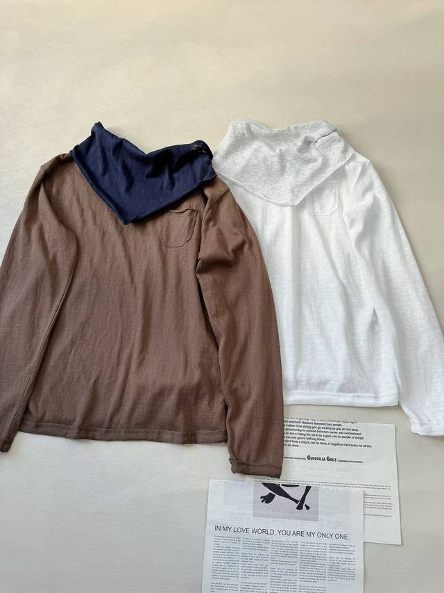 Color-blocked Triangle Scarf Loose Knit T-shirt... The fabric surface has a sli