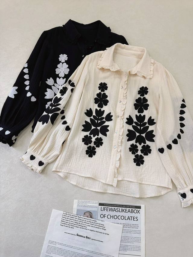 A beautiful debut! Sissel... Lace-trimmed collar floral and heart embroidered sh