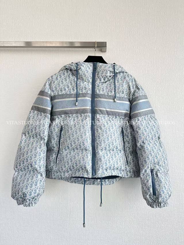 Hot Selling Item Logo Hooded Jacket Made of 100% Polyester Fabric The fabric has