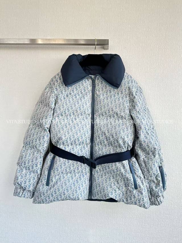 Hot Item In Stock Belt Zipper Jacket Made of 100% Polyester Fabric The fabric ha