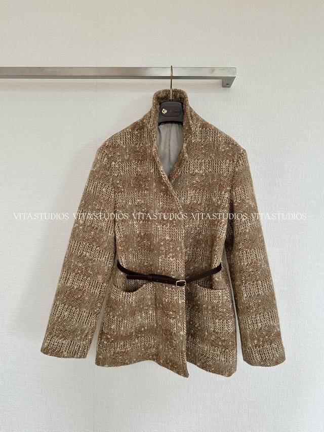 New Arrival Versatile Phillip Lip Coat Made of 65% premium wool and 35% polyeste