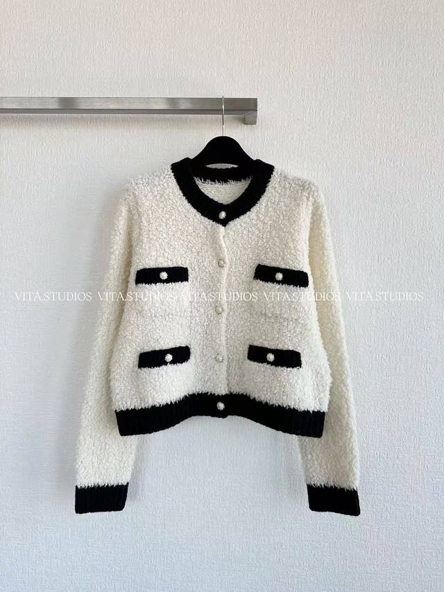 New Arrival Pre-sale Contrasting Edge Knit Cardigan Made with a blend of wool ha