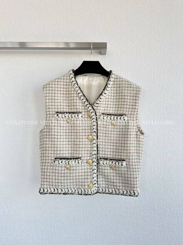 Hot Item Pre-order Coarse Wool Vest Made of a wool and polyester blend fabric Wo