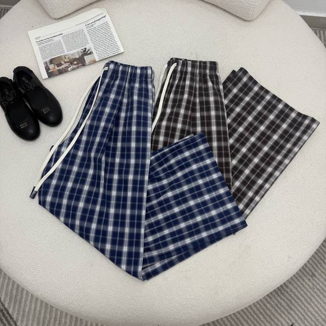 Casual and Niche Style 2025 Spring/Summer Retro Casual Plaid Wide-Leg Pants. A