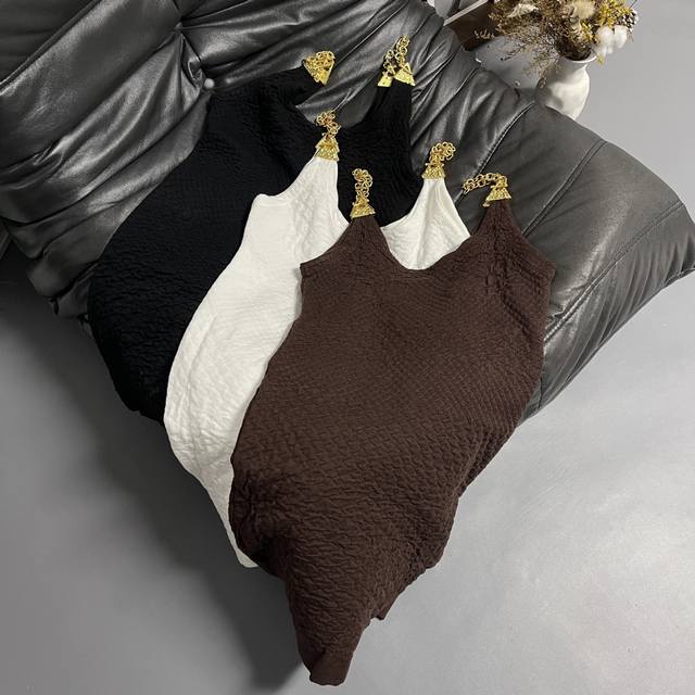 Schapareli 2025 New Dress Embossed fabric with metal chain shoulder straps, soft