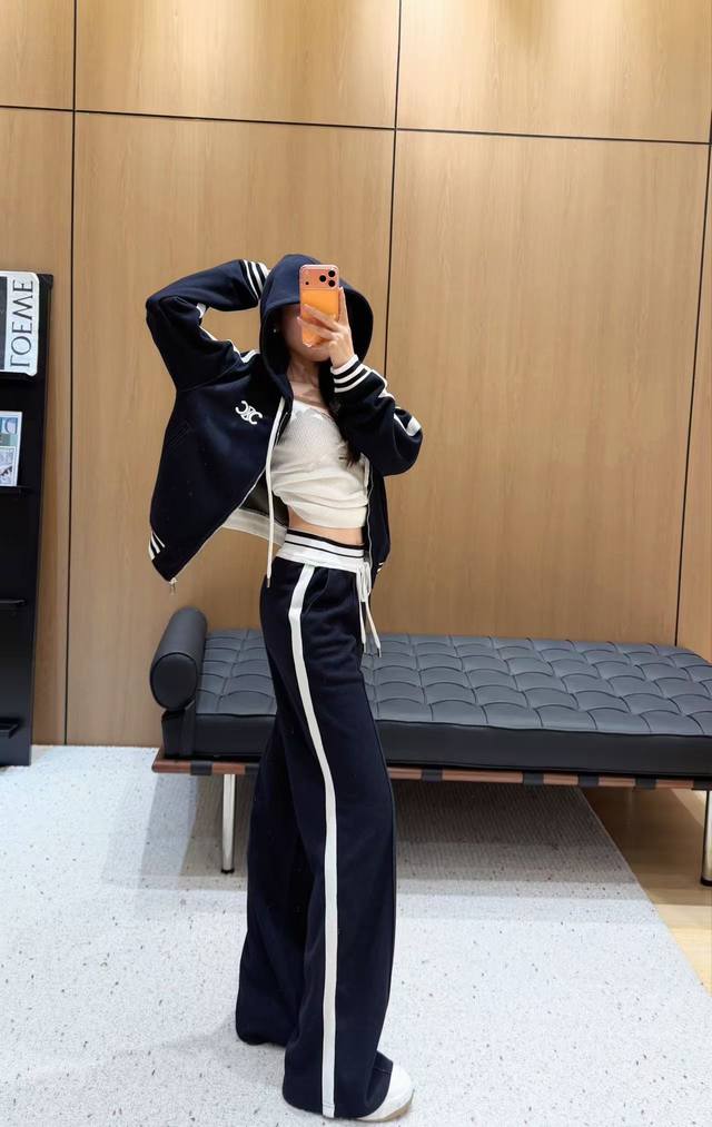 25 Color-blocked casual set Hooded zip-up casual jacket paired with slightly fla