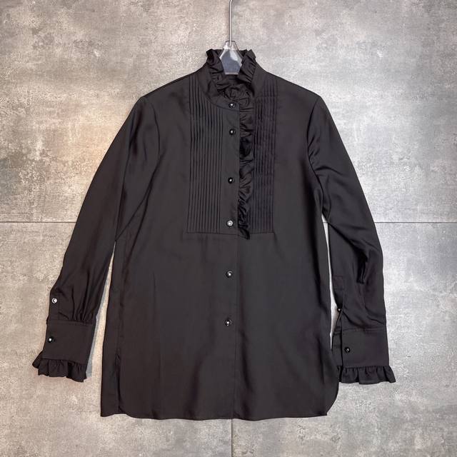 Reorder Available Valent 0ڢRunway 2025Ss Early Spring New Arrival, featuring lay