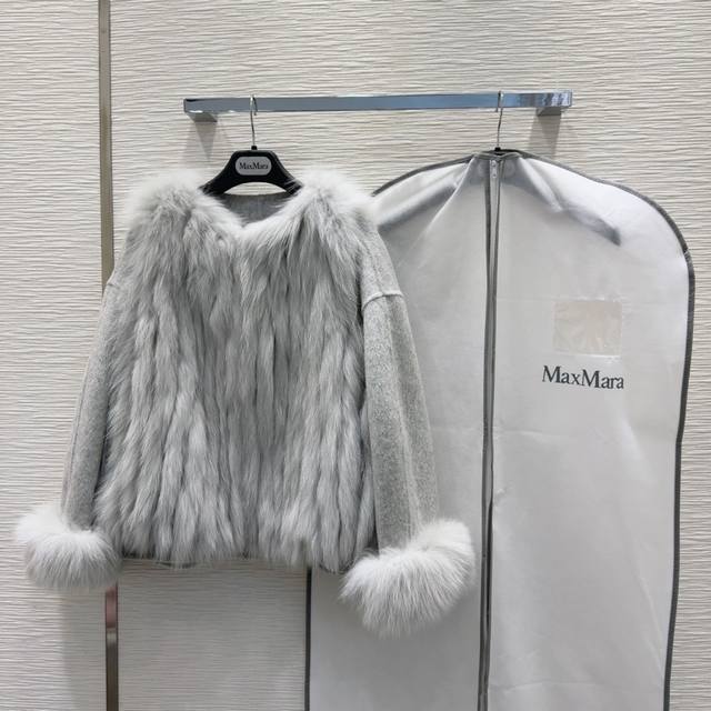 Original quality, top-quality Max Mar*A double-faced cashmere coat. High-end st