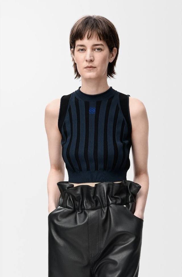 Loew* New style sleeveless knitted vest top with embroidered logo on the chest,