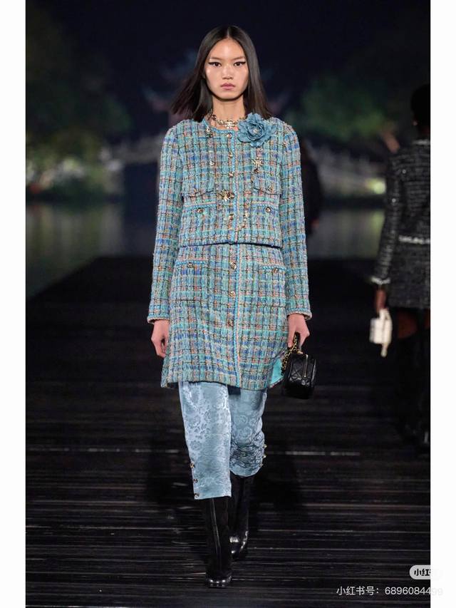 Chane* New high-end custom sequined woven gold thread color-blocked blend fabric