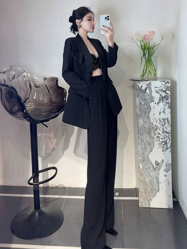 Valentin* Custom high-quality version with two three-dimensional floral embellis