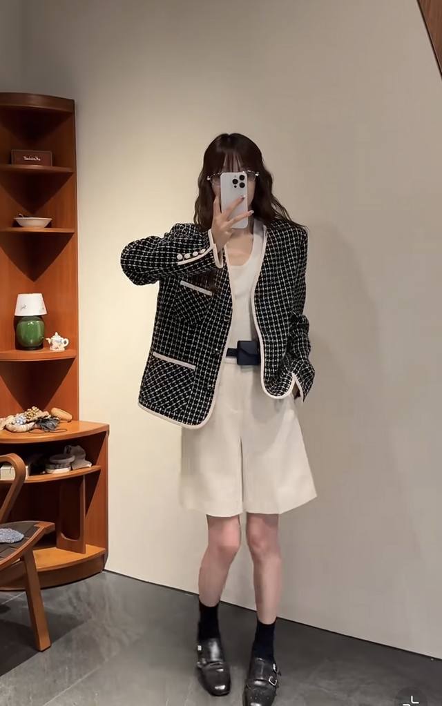 Valentin*O New Valentin logo jacquard lining, V-shaped L-shaped buttons, contras