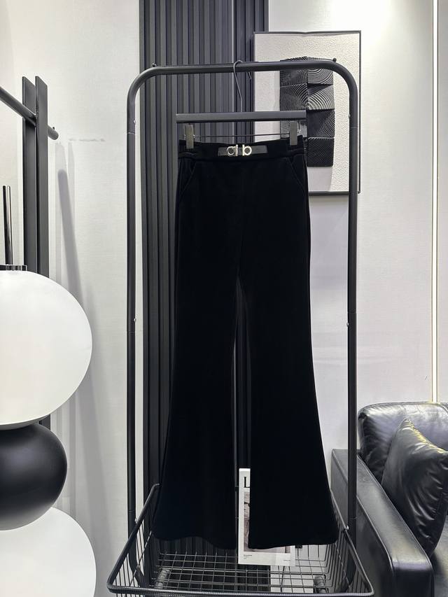 Alo - Hot Selling Velvet Fleece-Lined Flared Pants. The cut is incredibly slimmi