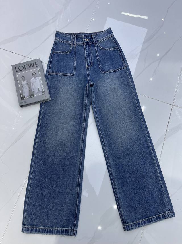 Detailed Photos Alexanderwan* Retro-style straight-leg jeans, the washed blue de