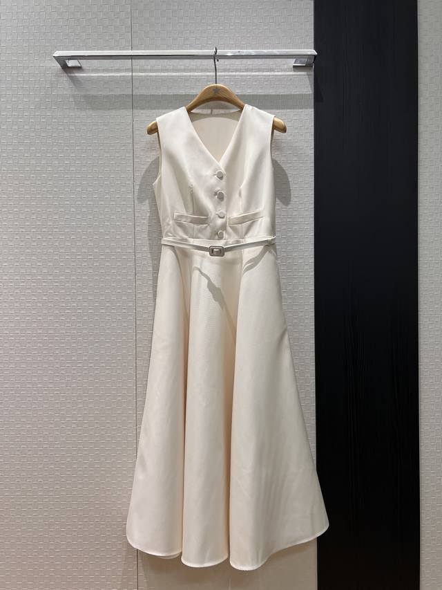 New Arrival 26 Early Spring Resort Series French V-neck Sleeveless Vest Dress Si