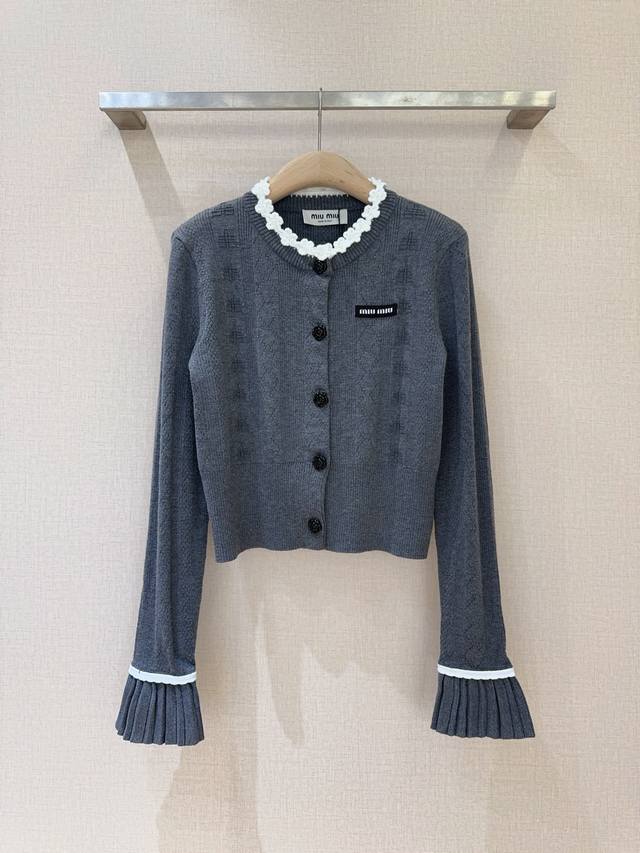 Miu Miu New Arrival Recommendation: Knit Cardigan, blending retro and sweet-cool