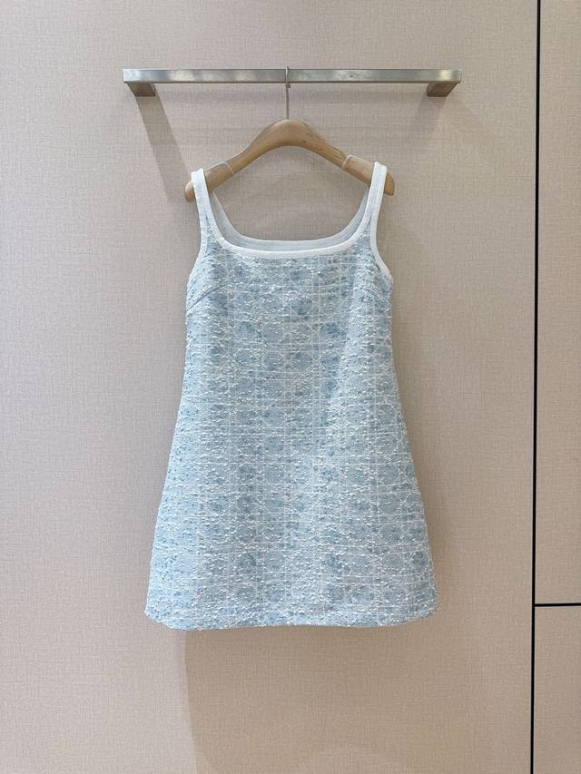 New arrivals from D brand! Retro classic plaid suspender dress. Comfortable ble